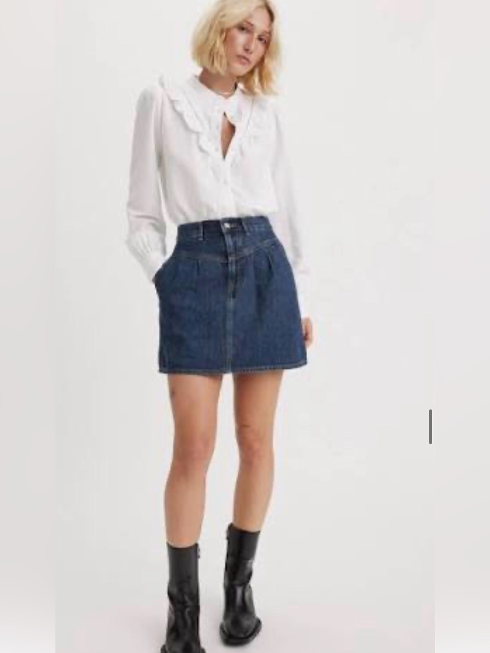 Levi’s 80s style MOM FEATHERWEIGHT denim skirt 29